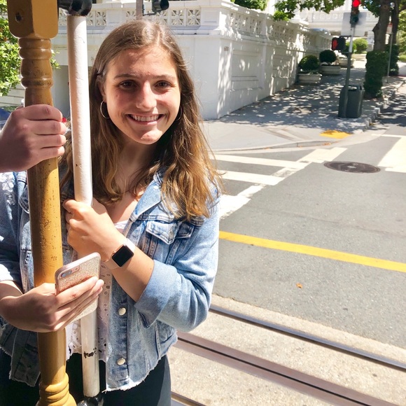 Meet your Posher, Emily - Picture 2 of 5